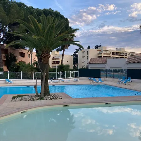 Superbe F2 Refait A Neuf A Deux Pas Des Plages De Sable Vallauris Exterior photo