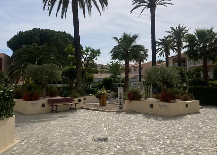 Superbe F2 refait a neuf à deux pas des plages de sable